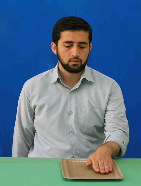 گزیده احکام رساله مصور جانبازان؛ احکام تیمم(1) تیمّم کسی که دستانش قطع شده گزیده احکام رساله مصور جانبازان؛ احکام تیمم(1) تیمّم کسی که دستانش قطع شده
