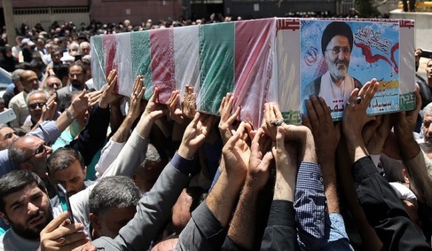 تشییع پیکر شهید حجتالاسلام تقوی بر دستان همرزمان و جهادگران تشییع پیکر شهید حجتالاسلام تقوی بر دستان همرزمان و جهادگران