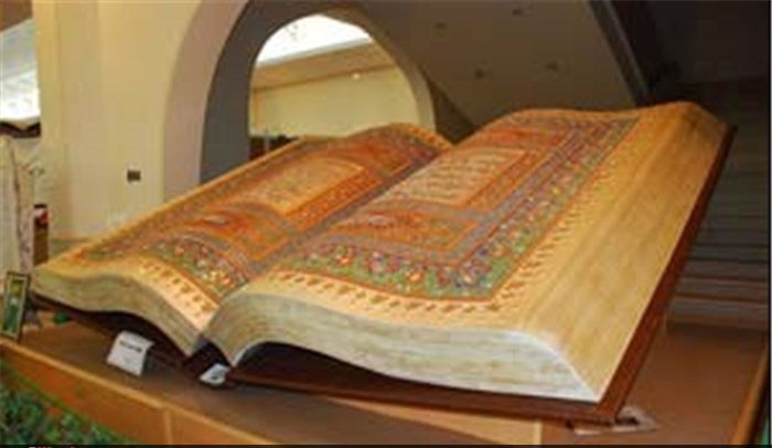 نمایشگاه قرانی باعنوان: يادمان (امام علي علیه السلام )پدر ۲۰ شهيد قرآني (نگارش متن بسیار ضعیف است) نمایشگاه قرانی باعنوان: يادمان (امام علي علیه السلام )پدر ۲۰ شهيد قرآني (نگارش متن بسیار ضعیف است)