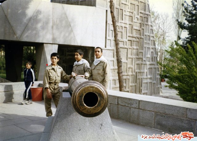 شهید جوانی با دو وصیت/انقلاب را فراموش نکنید شهید جوانی با دو وصیت/انقلاب را فراموش نکنید