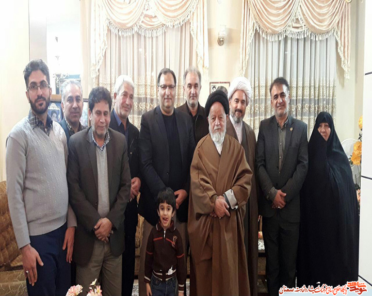 دیدار آیت الله شاهچراغی از خانواده معظم شهید نورانیان دیدار آیت الله شاهچراغی از خانواده معظم شهید نورانیان