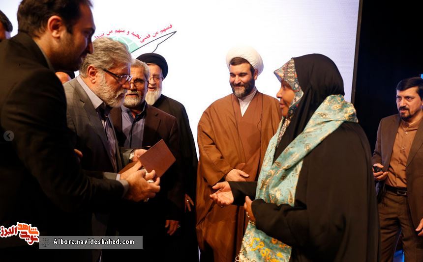 جشنواره رسم سرخ جولانگاه کسانی بود که ایثار را به تصویر کشیدند جشنواره رسم سرخ جولانگاه کسانی بود که ایثار را به تصویر کشیدند