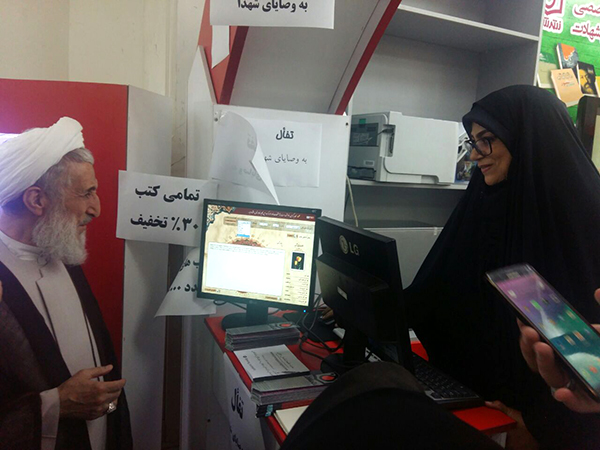 بازدید امام جمعه موقت تهران از غرفه «نشر شاهد»/ کتاب باید گره از مشکلات جامعه باز کند بازدید امام جمعه موقت تهران از غرفه «نشر شاهد»/ کتاب باید گره از مشکلات جامعه باز کند
