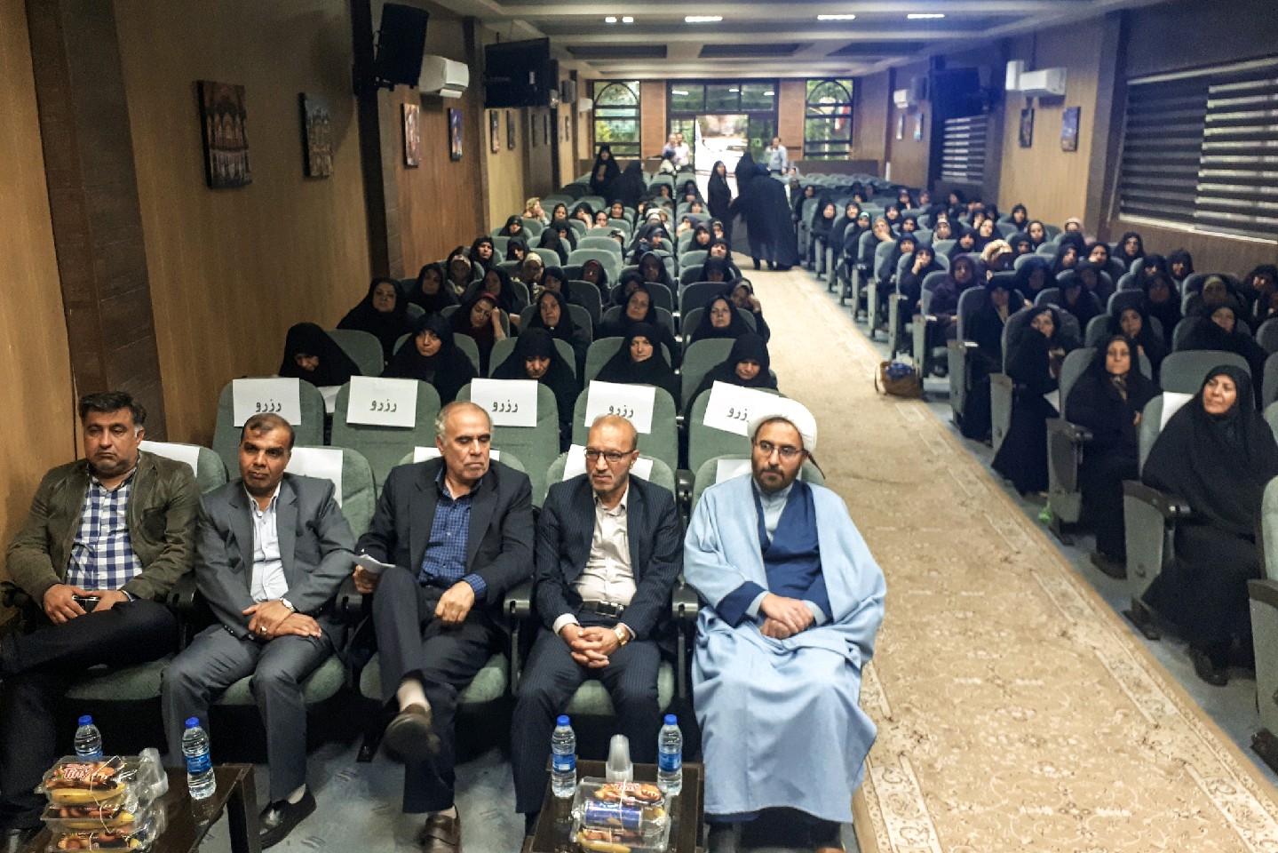 همسران شهدا، پرچمداران فرهنگ ايثار و شهادت در جامعه هستند همسران شهدا، پرچمداران فرهنگ ايثار و شهادت در جامعه هستند