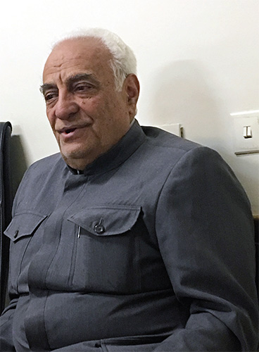من او را انسانی فکور و متمرکز می دیدم که بسیار فکر می کرد من او را انسانی فکور و متمرکز می دیدم که بسیار فکر می کرد