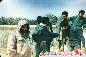 گلوله هاي خمپاره جنگل را به آتش کشيد گلوله هاي خمپاره جنگل را به آتش کشيد