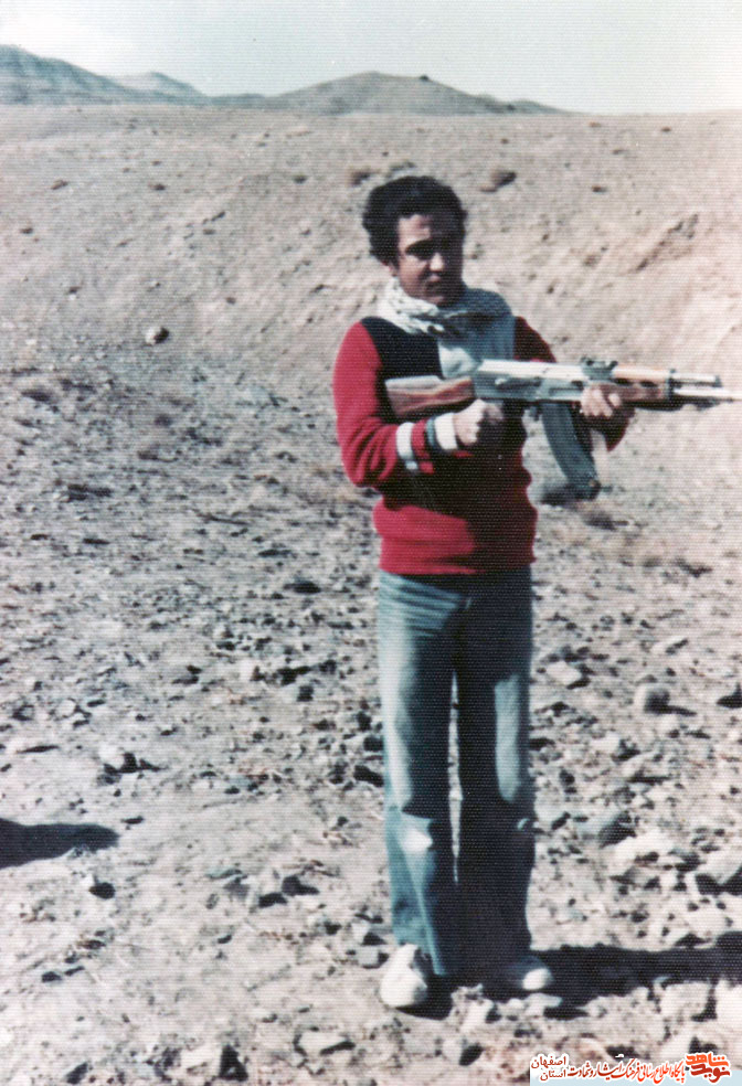 نگاهی به زندگی دانش آموز شهید محمود گدازچی نگاهی به زندگی دانش آموز شهید محمود گدازچی