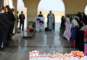 تجدید میثاق دانش آموزان با شهدا تجدید میثاق دانش آموزان با شهدا