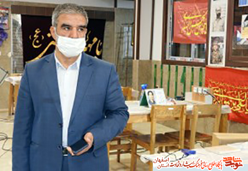 موسسه مهدقرآن دولتآباد توسط آزاده خیر به تولید ماسک مجهز شد موسسه مهدقرآن دولتآباد توسط آزاده خیر به تولید ماسک مجهز شد