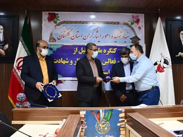خدمات نویسندگان حوزه دفاع مقدس کمتر از رشادت رزمندگان نیست خدمات نویسندگان حوزه دفاع مقدس کمتر از رشادت رزمندگان نیست