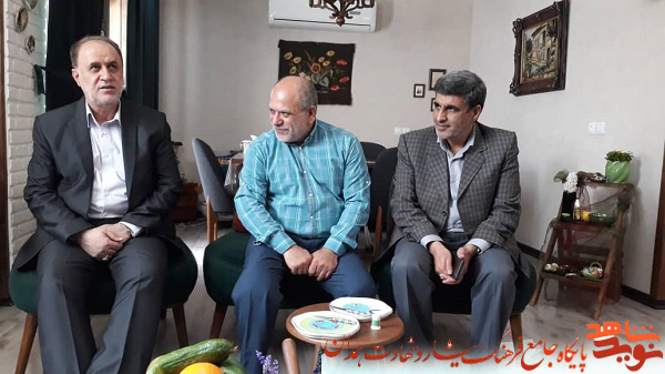 مجید صفدریان با خانوادههای شهدا دیدار کرد مجید صفدریان با خانوادههای شهدا دیدار کرد