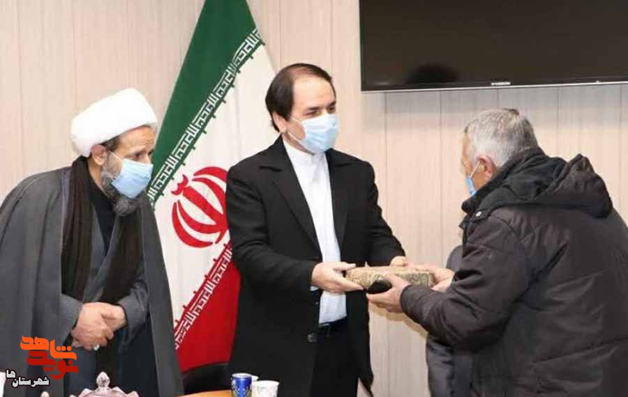 خانواده شهدای مدافع حرم در قرچک تجلیل شدند