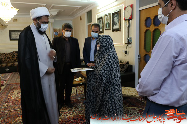 گزارش تصویری| مسئولان استان همدان با خانوادههای شهدای سوم خرداد دیدار کردند گزارش تصویری| مسئولان استان همدان با خانوادههای شهدای سوم خرداد دیدار کردند