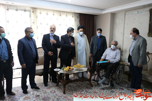گزارش تصویری| مسئولان استان همدان با خانوادههای شهدای سوم خرداد دیدار کردند گزارش تصویری| مسئولان استان همدان با خانوادههای شهدای سوم خرداد دیدار کردند