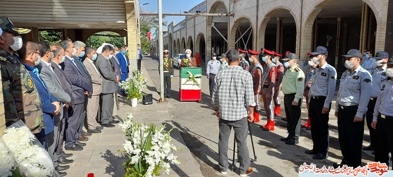 گزارش تصویری/ گلباران مزار شهدای زنجان در هفته قوه قضاییه