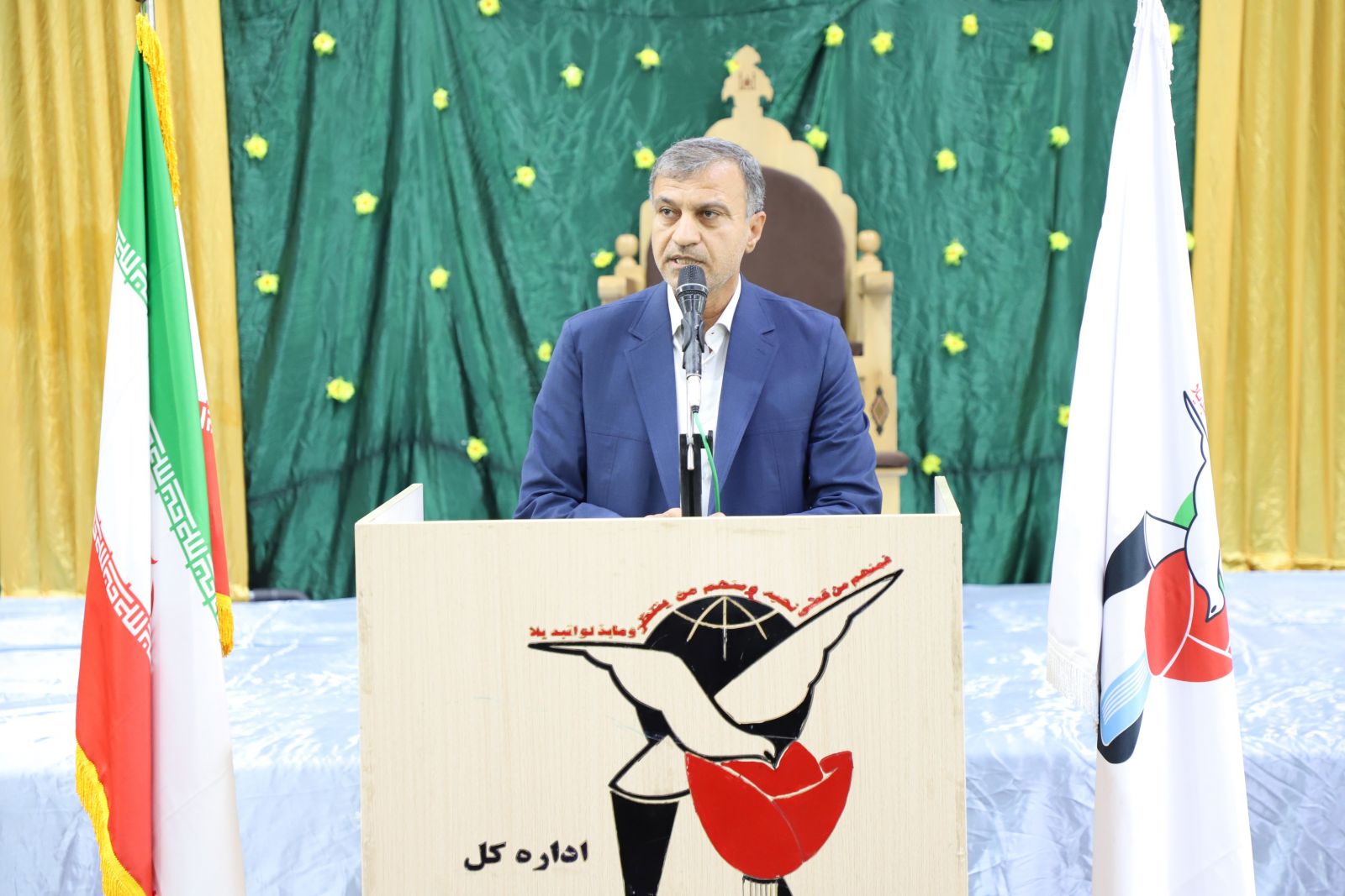 عطرافشانی و غبار روبی قبور مطهر شهدا در بندرعباس