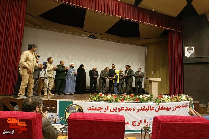 تجلیل ازمنتخبین جشنواره شعر شهرخدا در اردبیل