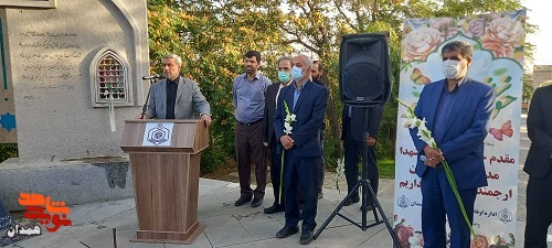 گزارش تصویری| عطرافشانی گلزار شهدا با آغاز هفته دولت