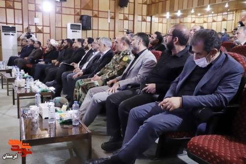 خانواده‌های ایثارگران ستون کشور هستند