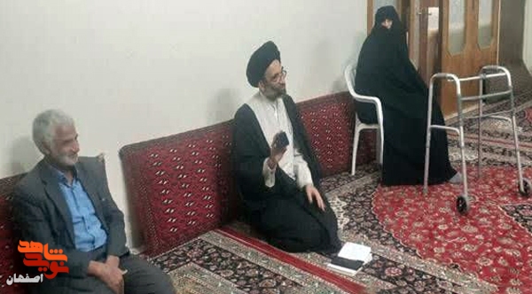 هنر والدین شهدا تربیت فرزندانی است که خون خود را تقدیم اسلام نمودند