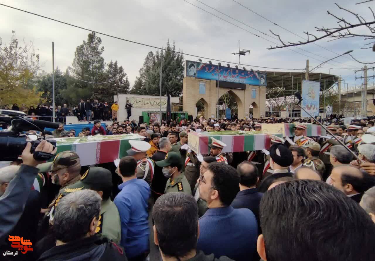 استقبال مردم شهیدپرور بروجرد از پیکر سه شهید گمنام