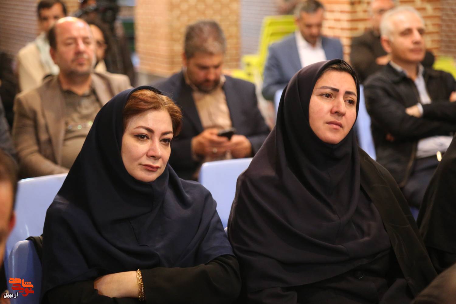 نشست صمیمی شاعران با نماینده ولی فقیه در اردبیل با موضوع شهدای غزه+عکس