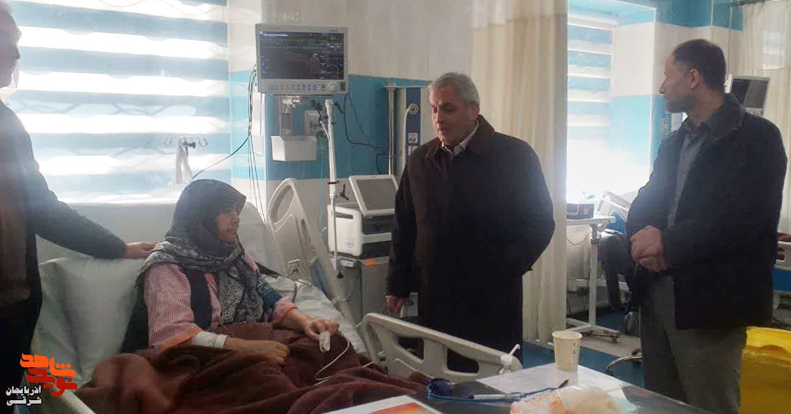 سلمانی از همسر شهید موسوی عیادت کرد سلمانی از همسر شهید موسوی عیادت کرد
