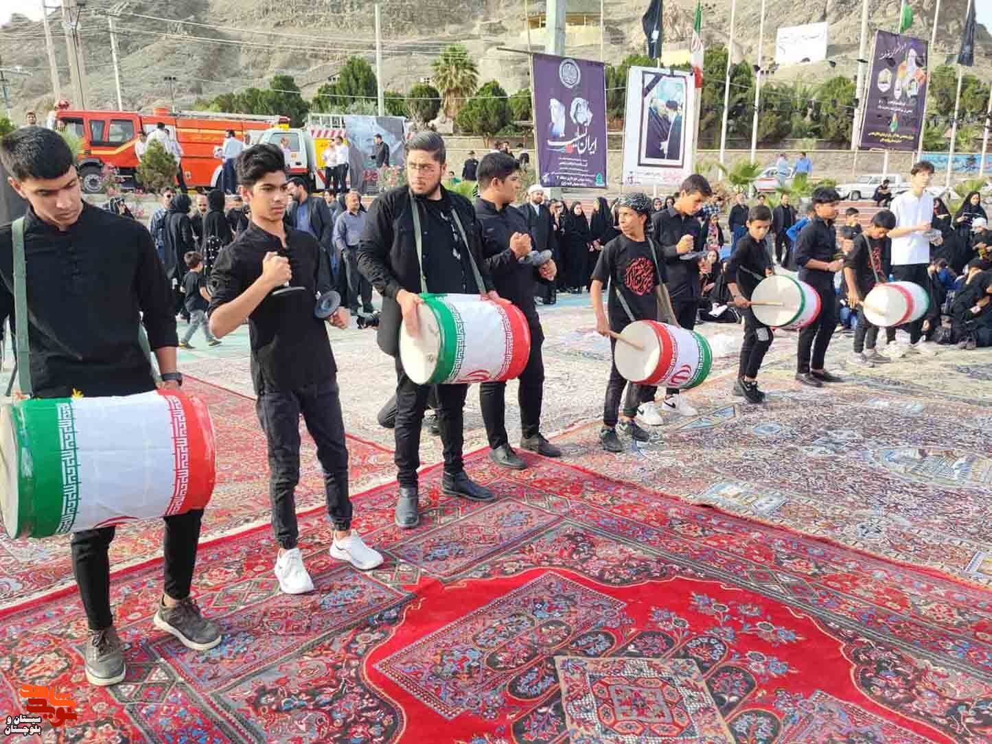 حضور خانواده معظم شهدا و ایثارگران در مراسم سوگواری خادم ملت