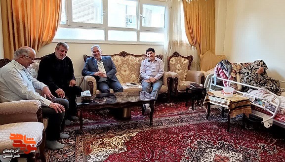سلمانی و فرمانده سپاه عاشورا در تبریز با خانواده شهدا و ایثارگران دیدار کردند سلمانی و فرمانده سپاه عاشورا در تبریز با خانواده شهدا و ایثارگران دیدار کردند