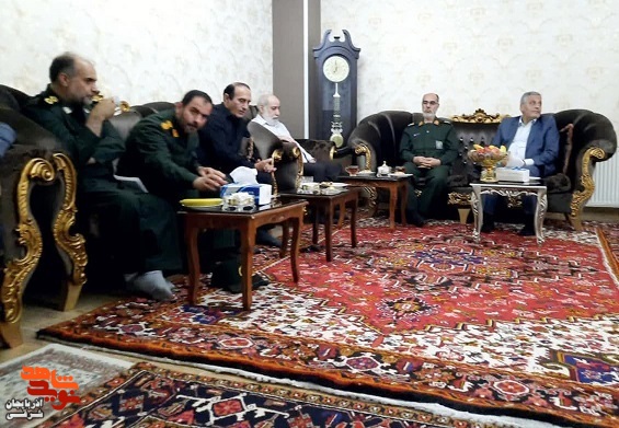 سلمانی و فرمانده سپاه عاشورا در تبریز با خانواده شهدا و ایثارگران دیدار کردند سلمانی و فرمانده سپاه عاشورا در تبریز با خانواده شهدا و ایثارگران دیدار کردند