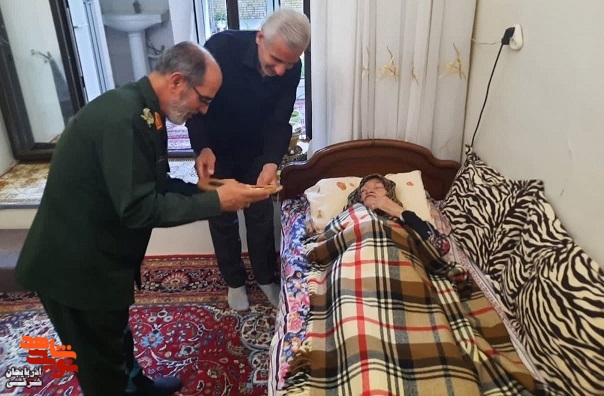 سلمانی و فرمانده سپاه عاشورا در تبریز با خانواده شهدا و ایثارگران دیدار کردند سلمانی و فرمانده سپاه عاشورا در تبریز با خانواده شهدا و ایثارگران دیدار کردند