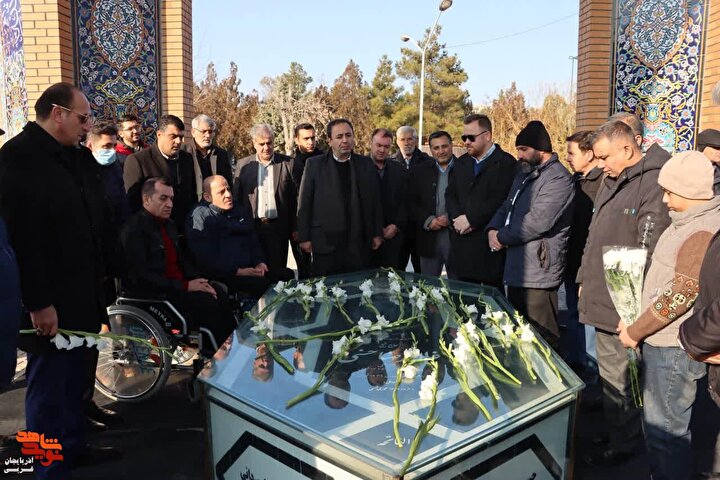 گرامیداشت روز پدر در جوار مزار شهدای ارومیه