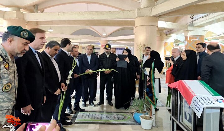 ادای احترام به روح والای شهدای انقلاب استان بوشهر