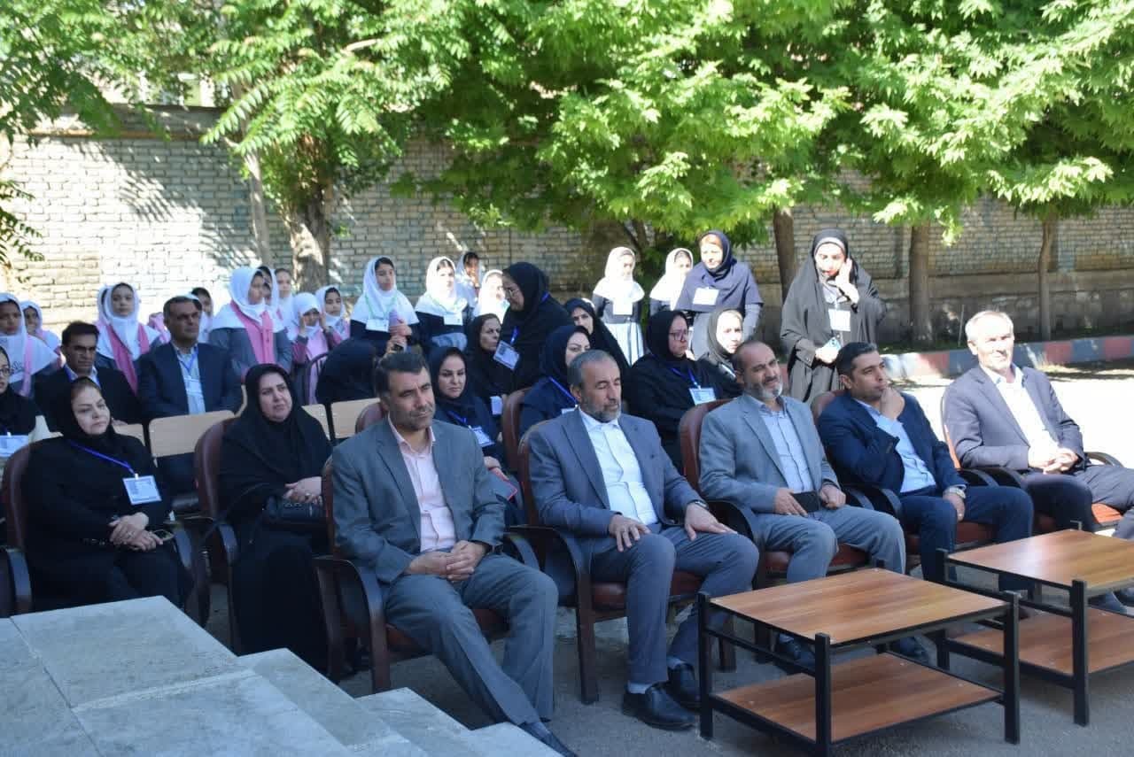 دیدار  فرماندار و ریاست بنیاد شهید و امورایثارگران  میاندوآب  از مدارس شاهد