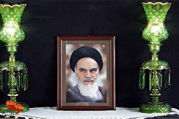 اسلام اصیل با اندیشه ناب امام خمینی (ره) احیاء شد