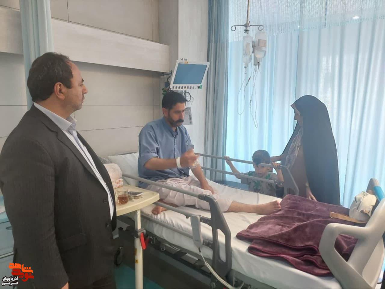 عیادت مدیرکل بنیاد شهید و امورایثارگران آذربایجان غربی از مادر شهید والامقام و جانباز گرانقدر