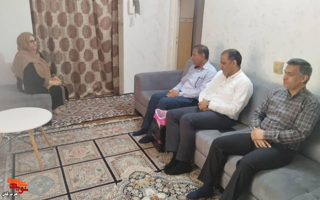 دیدار و تجلیل از خاواده شهدا و ایثارگران در شهرستان بندرلنگه