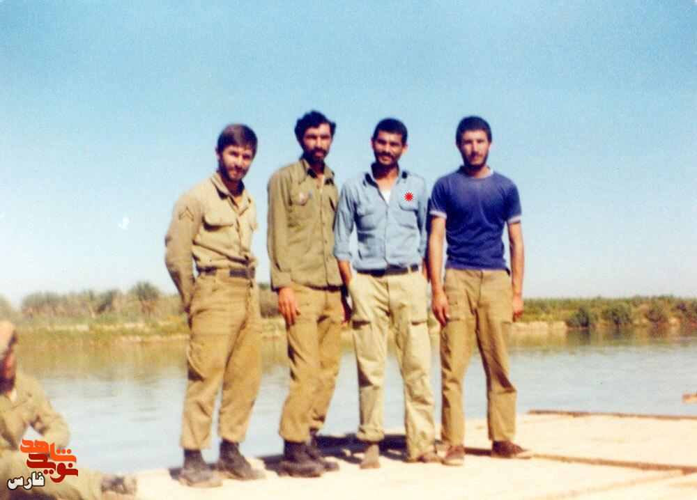 معلمی فداکار در جبهه