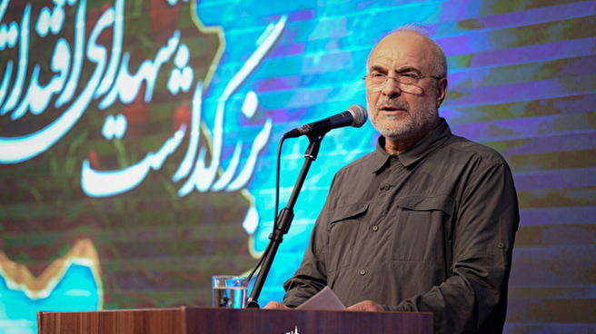 نه زیر بار جنگ تحمیلی می‌رویم نه زیر بار صلح تحمیلی/ شهدای اقتدار از دل مردم برخاستند و روزهای تاریخی برای کشور ساختند