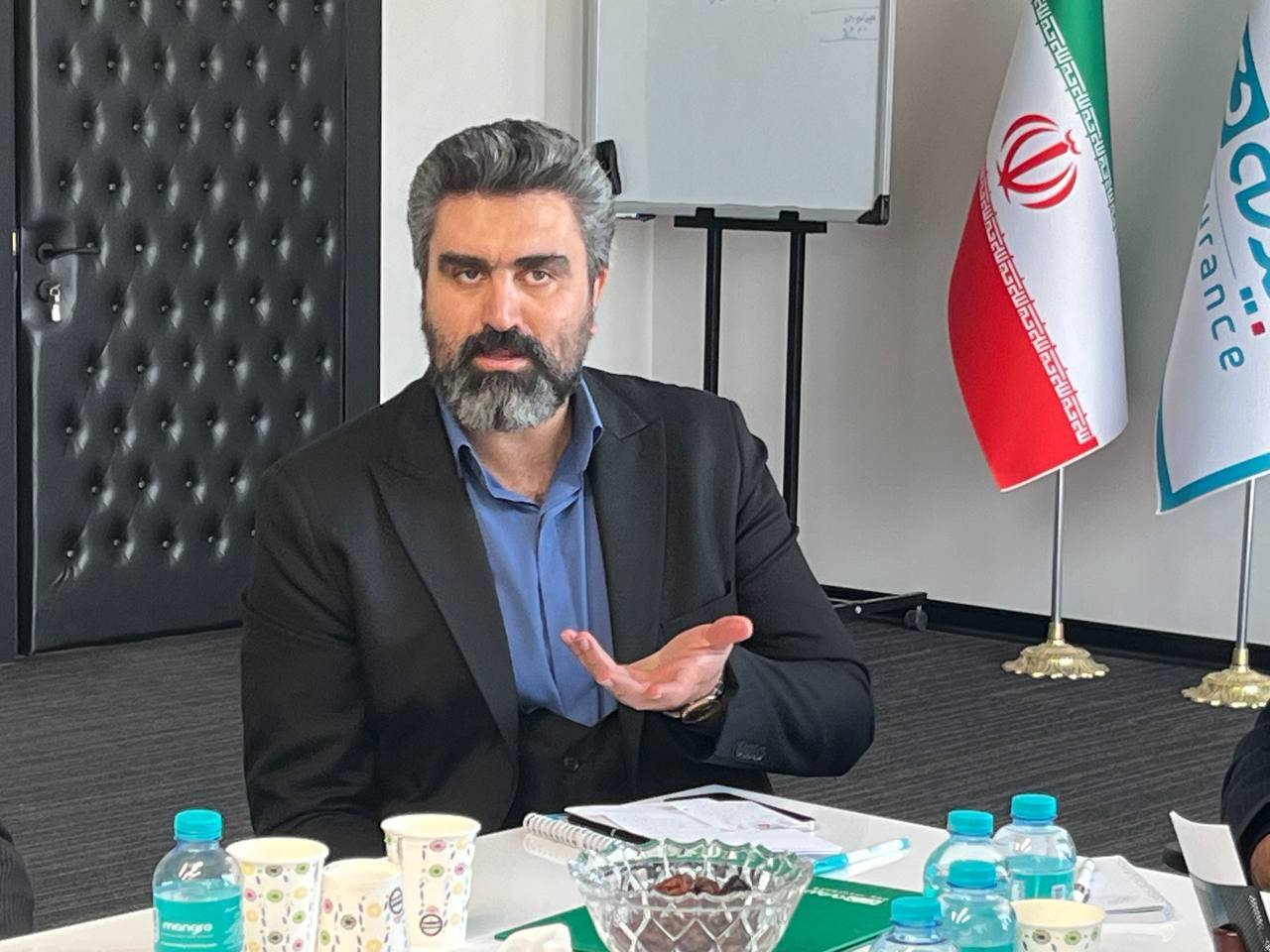 جلسه بازدید کمیته پدافند غیرعامل بنیاد شهید و امور ایثارگران از شرکت بیمه دی برگزار شد