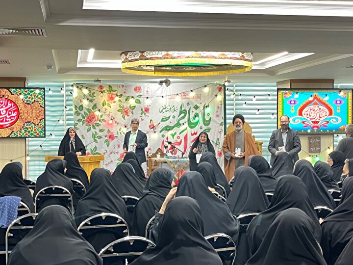 بانوی فاطمی در خط مقدم جنگ شناختی ایستاده است