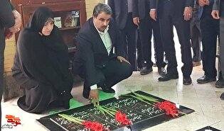 ادای احترام معاون تعاون و امور اجتماعی بنیاد شهید...