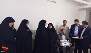 ادای احترام معاون تعاون و امور اجتماعی بنیاد شهید...