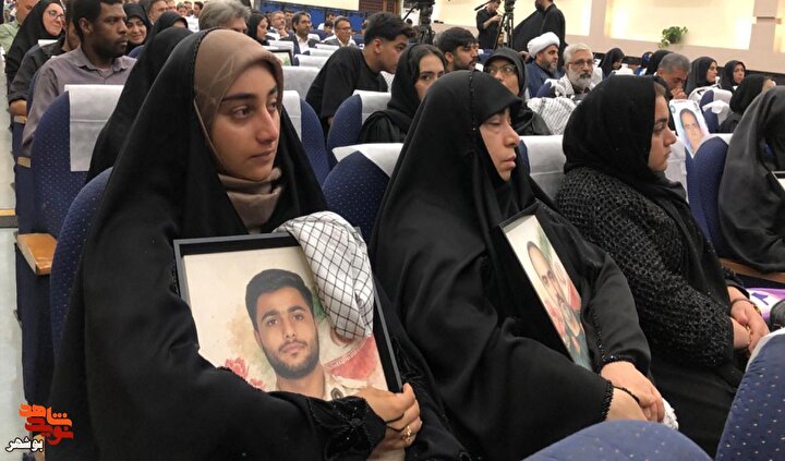 پاسداشت استقامت؛ تجلیل از خانواده‌های شهدای جنگ تحمیلی در بوشهر
