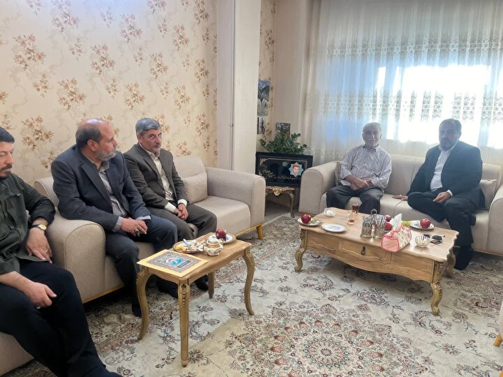 دیدار مدیرکل ورزشی و اردویی بنیاد شهید با خانواده شهید ورزشکار مشکینی 