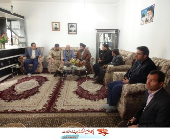 
دیدار امام جمعه، فرمانده سپاه، معاون فرمانداری و   رئیس بنیاد شوط از پدر شهید لطف اله نژاد
