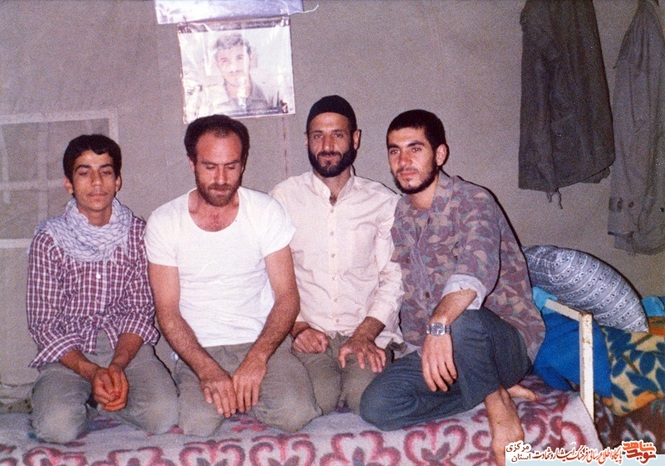 از چپ به راست:
صفر شهواری
سلمانعلی مومنی
شهید محمد حسن قائمی