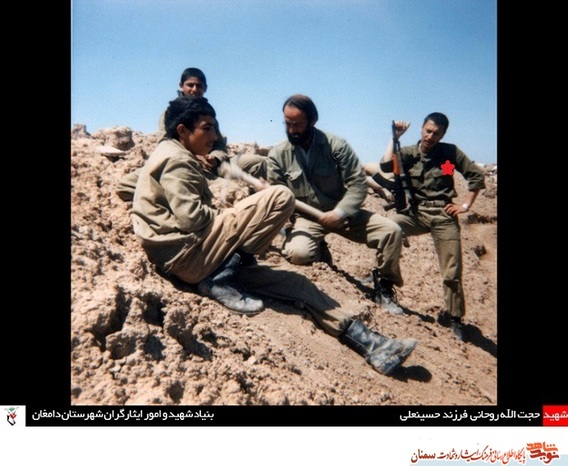 نفر اول از راست شهید حجت‌الله روحانی