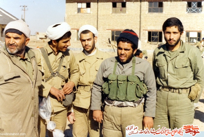 از چپ: ولی الله احمدی - هاشمی - عنایتی - شهید سید مهدی موسوی - شهید ابالفضل اسدی