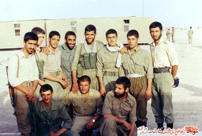 ایستاده از چپ: محمدی - غلامرضا مختاری - شهید سالار پارسا - فرهاد شفیعی - غلامرضا ذرگریان - سید محمد میرجمالی - کامران خانلری - حیدری
نشسته از چپ: --- - شهید سعید غیاثی - محسن آقا باقری